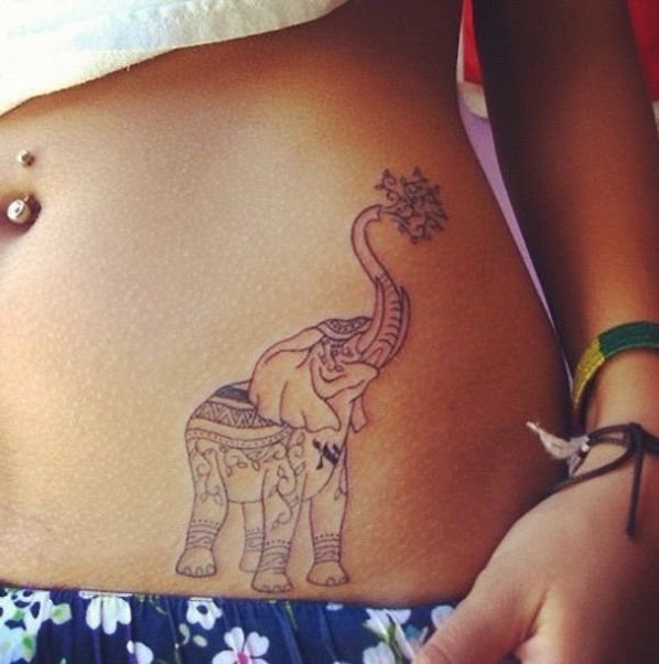 Τατουάζ στην κοιλιά για να καλύψει τις ραγάδες