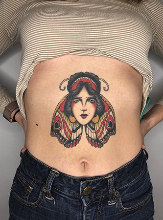 Tatuaggio sulla pancia