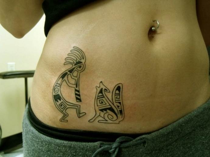 tatouage sur le ventre