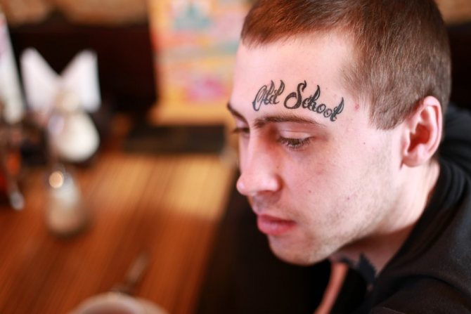 Татуировка на веждата