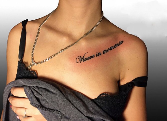 Inscriptions de tatouage sur la clavicule pour les filles en traductions latines. Photos, croquis