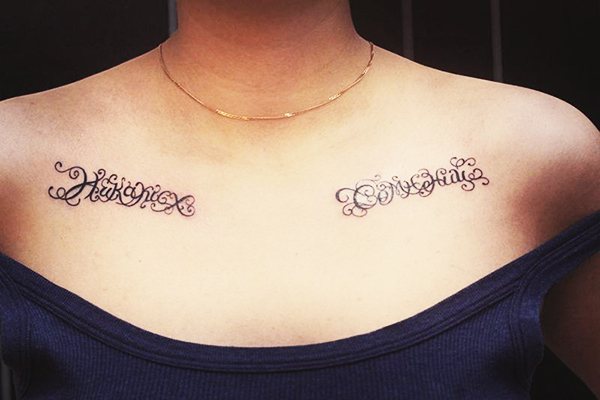 Inscriptions de tatouage sur la clavicule pour les filles en latin avec traduction, russe. Photo, croquis