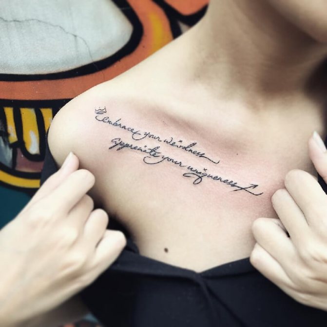 Tatouage sur la clavicule de la femme - tatouages sur la clavicule de la femme