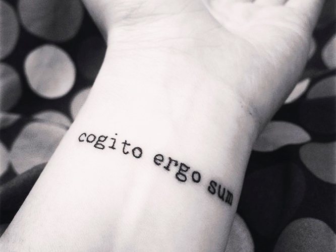 Inscriptions de tatouage sur le bras pour les hommes avec traduction. Photos, vignettes, traduction