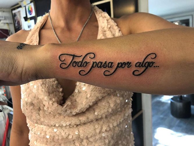 Inscriptions de tatouage sur le bras pour les hommes avec traduction. Photos, vignettes, traduction