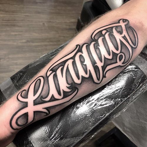 Inscriptions de tatouage sur le bras pour les hommes avec des traductions. Photos, vignettes, traduction