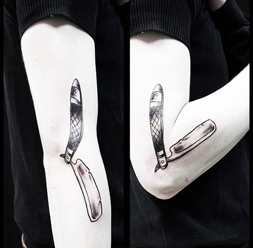 Τατουάζ Papillon Μαχαίρι. Φωτογραφία, νόημα, σκίτσα του τριαντάφυλλου, επιγραφή, ιστός αράχνης