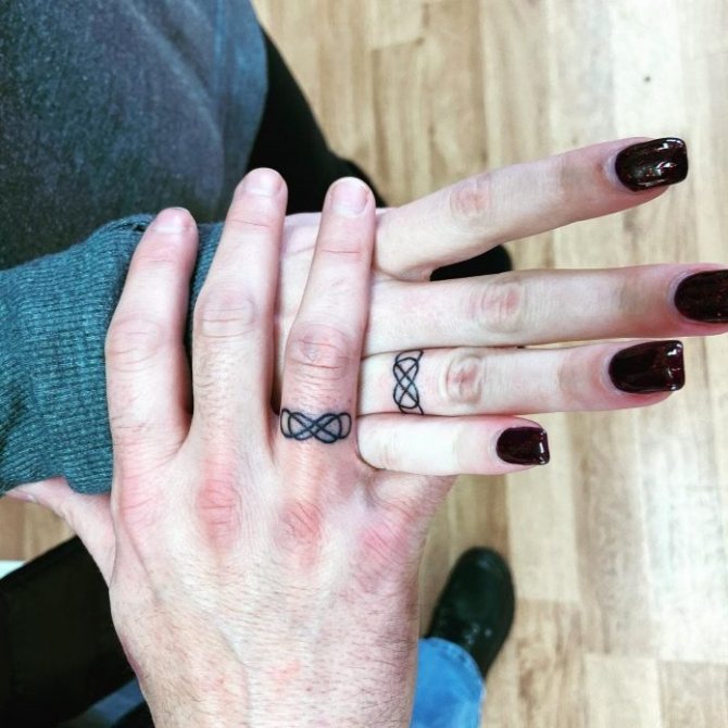 Tetování snubního prstenu s nekonečnem