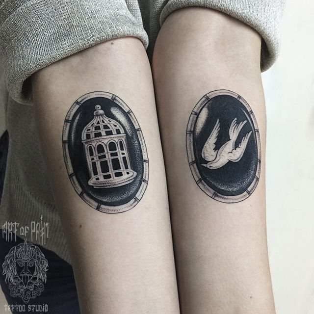 Tattoo åbent bur - symbol på frihed