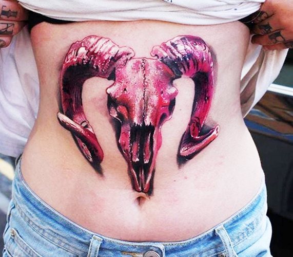 Tatouage Bélier pour les filles. Croquis, photo, valeur sur le bras, le cou, la jambe, la clavicule, le dos, l'abdomen