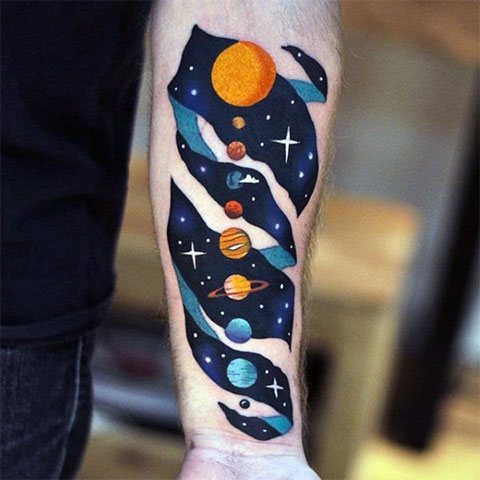 Tattoo-Parade der Planeten vor Ort