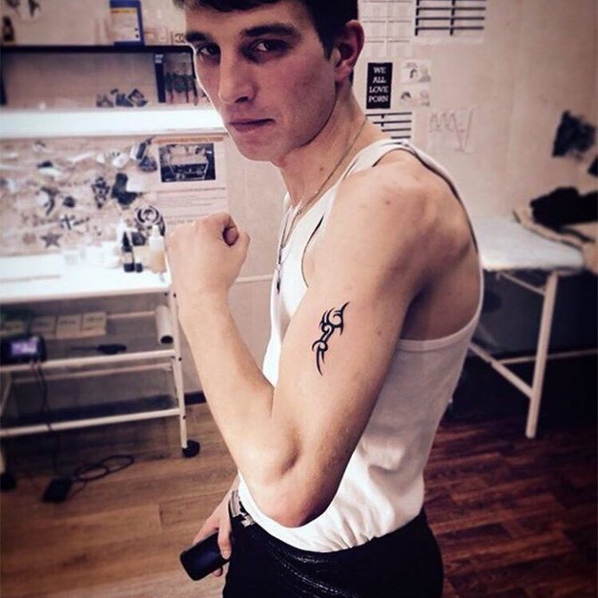 # Tattoo-Partak-Muster auf dem Arm.