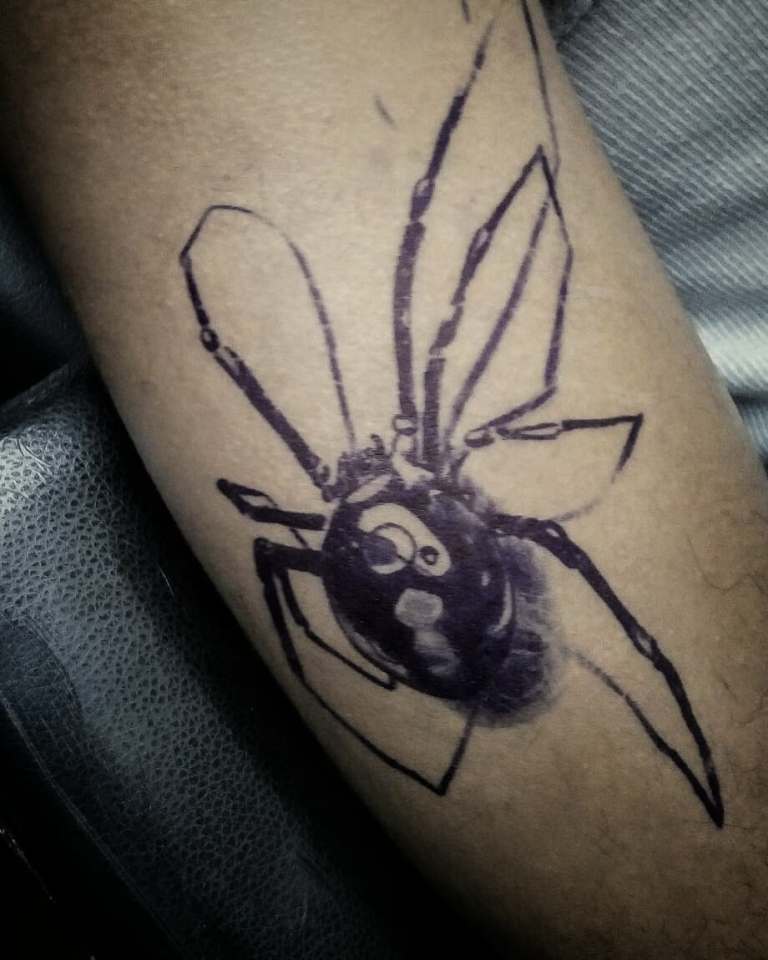 Татуировка паяк на крак