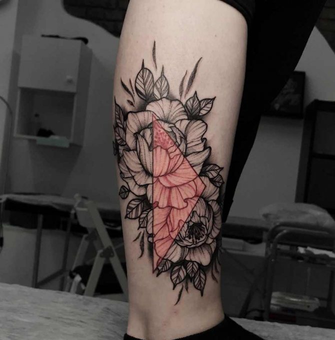 Tatuointi pionit jaloissa