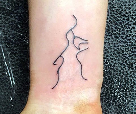 Татуировка за целувка на китката - снимка