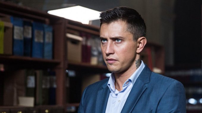 Tatouage de Priluchny sur le cou non majeur