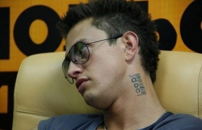 Pas de tatouage au cou dans une major