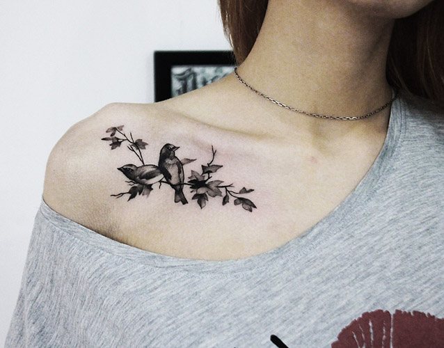 Tattoo of birds on the collarbone. Photos, meaning, sketches