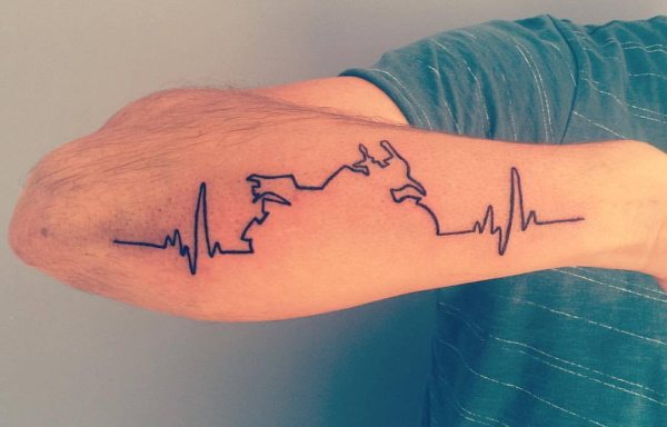 Tatouage de Pulse sur le poignet, le cou, la main. Croquis, signification, photo