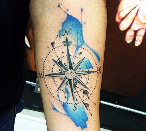 Татуирана роза на вятъра