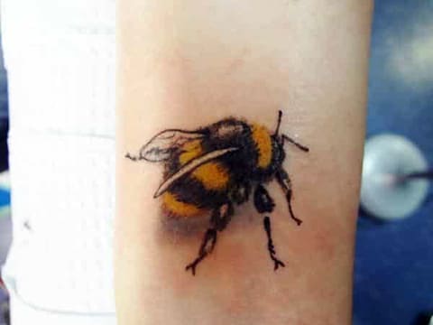 Tattoo bee - photo