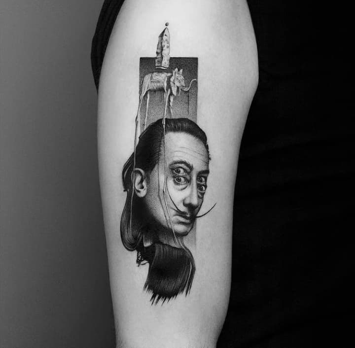 Tatouage portrait de Salvador Dali en noir