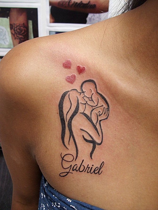Tatouage avec un bébé
