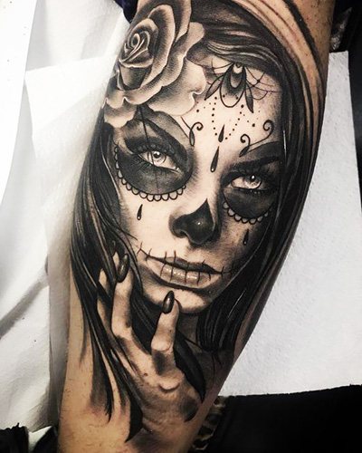 Татуировка на Santa Muerte при жени, мъже. Значение, дизайн, снимки