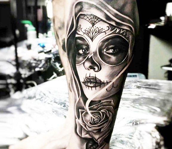 Татуировка на Santa Muerte при жени, мъже. Значение, дизайн, снимки