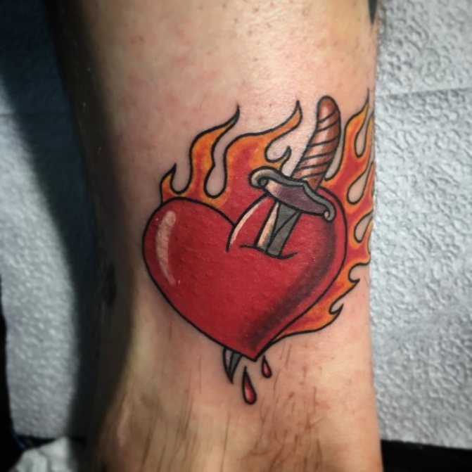 Татуировка на сърце върху китката, ръката, лицето, гърдите. Скица, значение