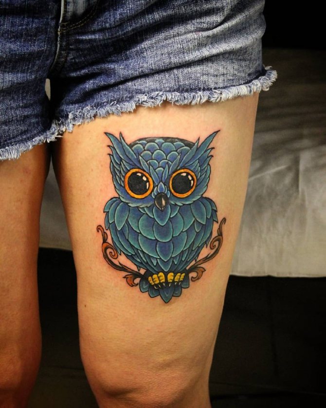 Tatouage hibou bleu
