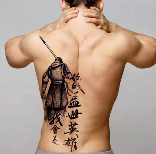 Tatouage avec signification pour les hommes. Croquis, photo