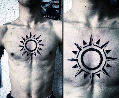 Tatouage soleil sur la poitrine