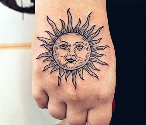 Tatouez le soleil sur votre poignet
