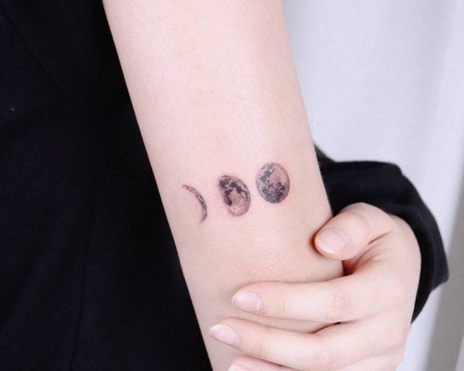 tatouage croissant de soleil