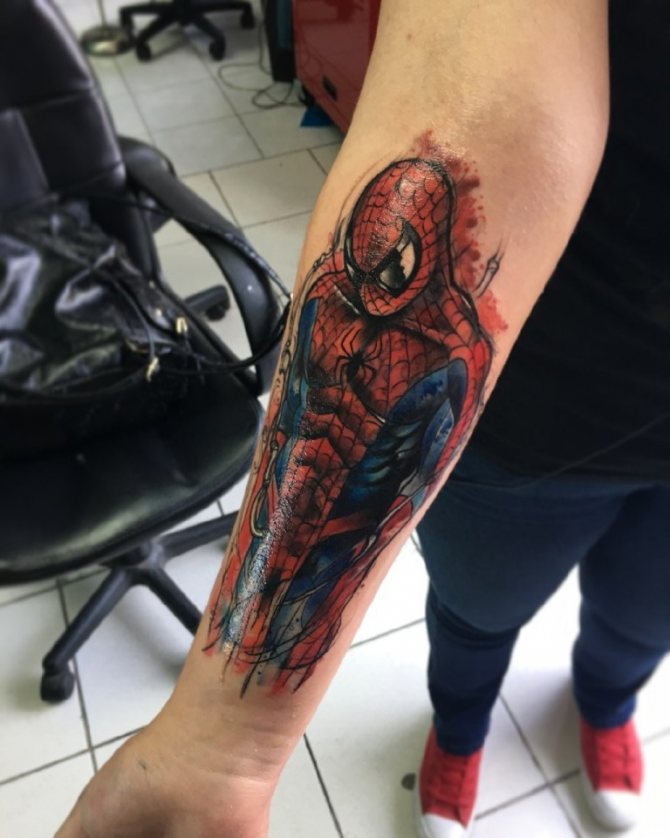 Татуировка човек-паяк
