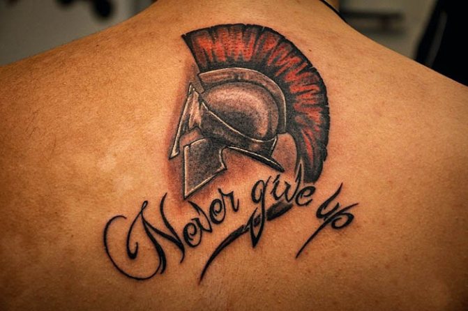 Tatouage de casque spartiate. Signification, croquis, photos