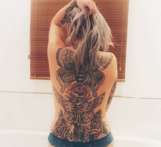 ガールバックタトゥー