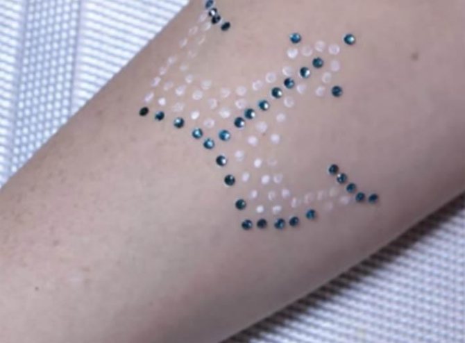 стикер за татуировка с кристали