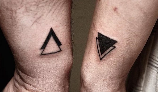 τρίγωνο τατουάζ