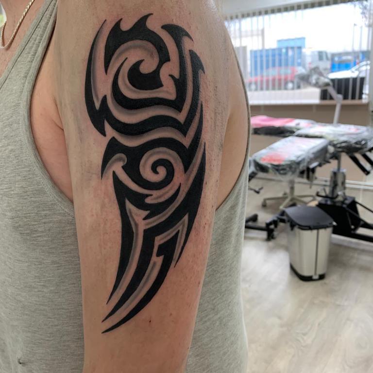 Motifs de tatouage sur la main