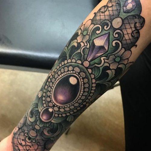Tatuaggio in stile barocco. Schizzi su braccio, polso, gamba, schiena, vita. Immagine