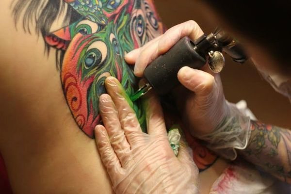 Tatuaggio in stile barocco. Schizzi su braccio, polso, gamba, schiena, vita. Immagine