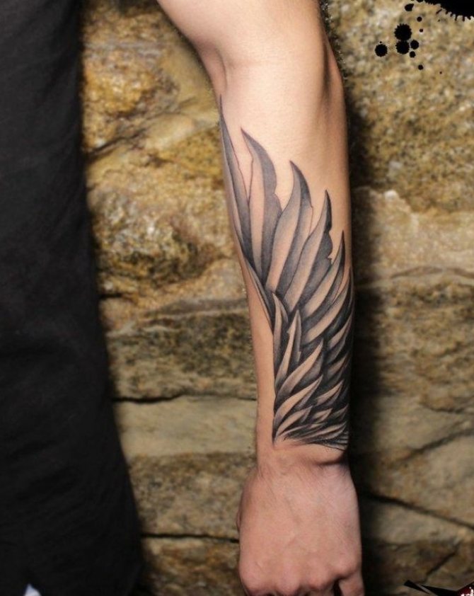 Le tatouage des ailes peut être petit