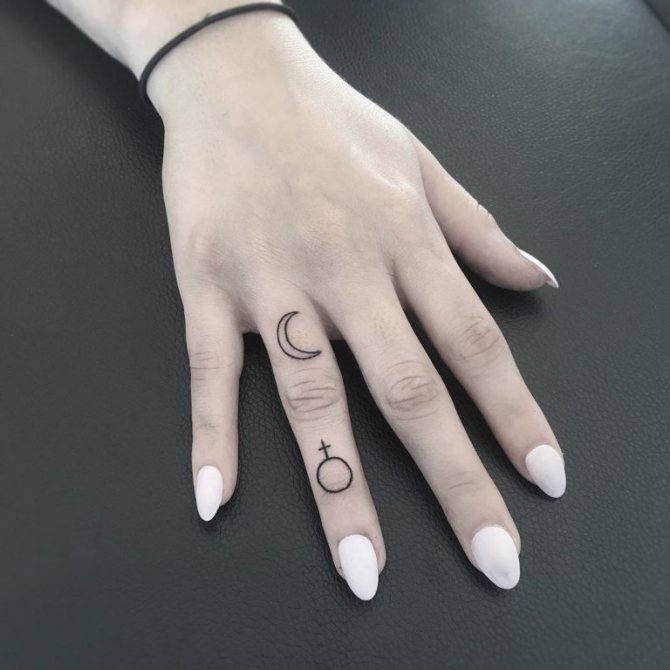 měsíční tetování