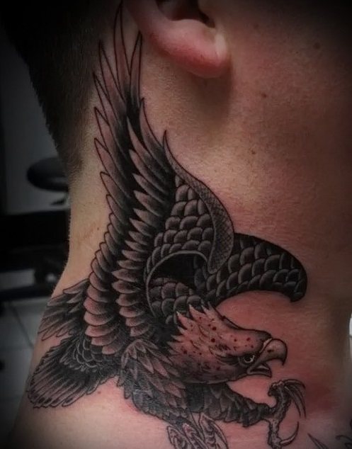 Tatuaje en forma de águila