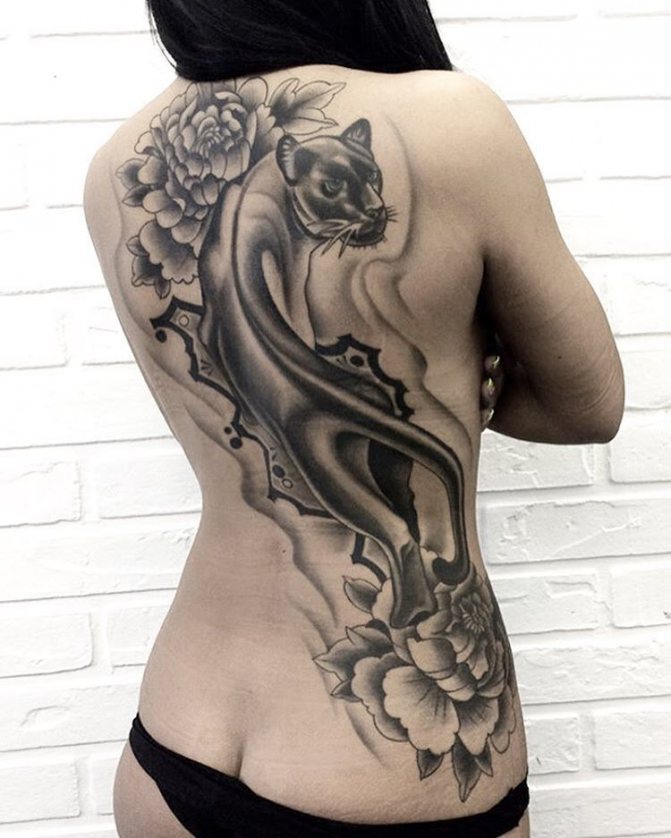 Tattoo in the shape of a panther