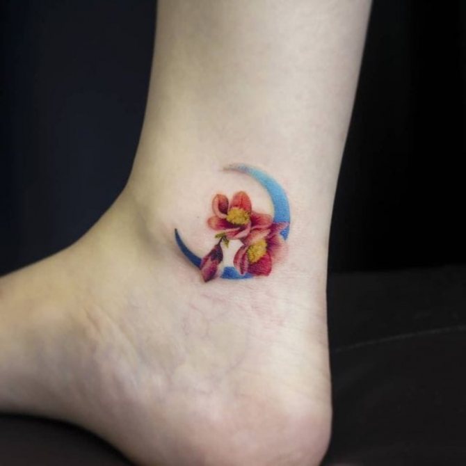 tatouage de croissant de lune