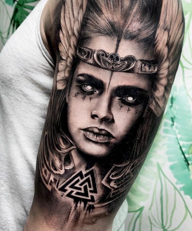 татуировка Валкирия скици за момичета
