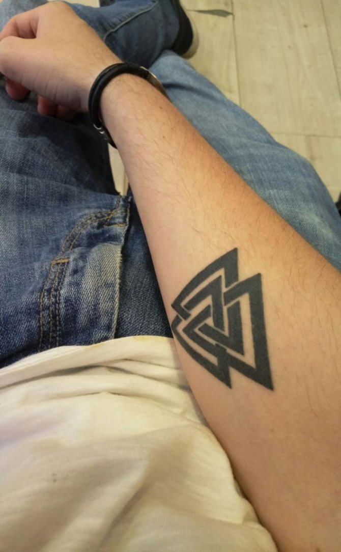 Тату Валкнут - миниатюри, значения за момичета и мъже, местоположения (48 снимки)